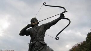 مجسمه آرش کمانگیر